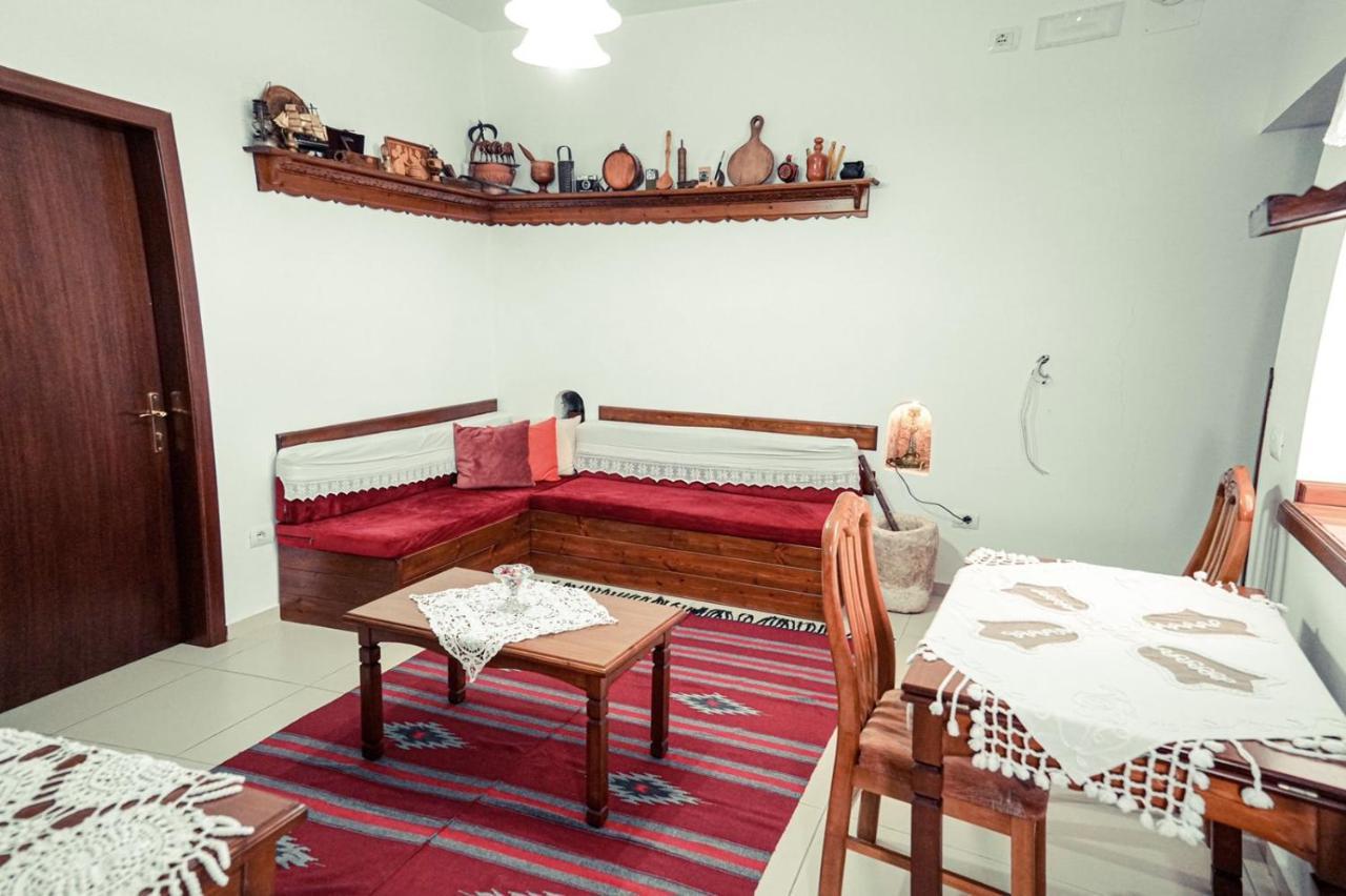 Cico Hostel &Private Room Gjirokastër المظهر الخارجي الصورة