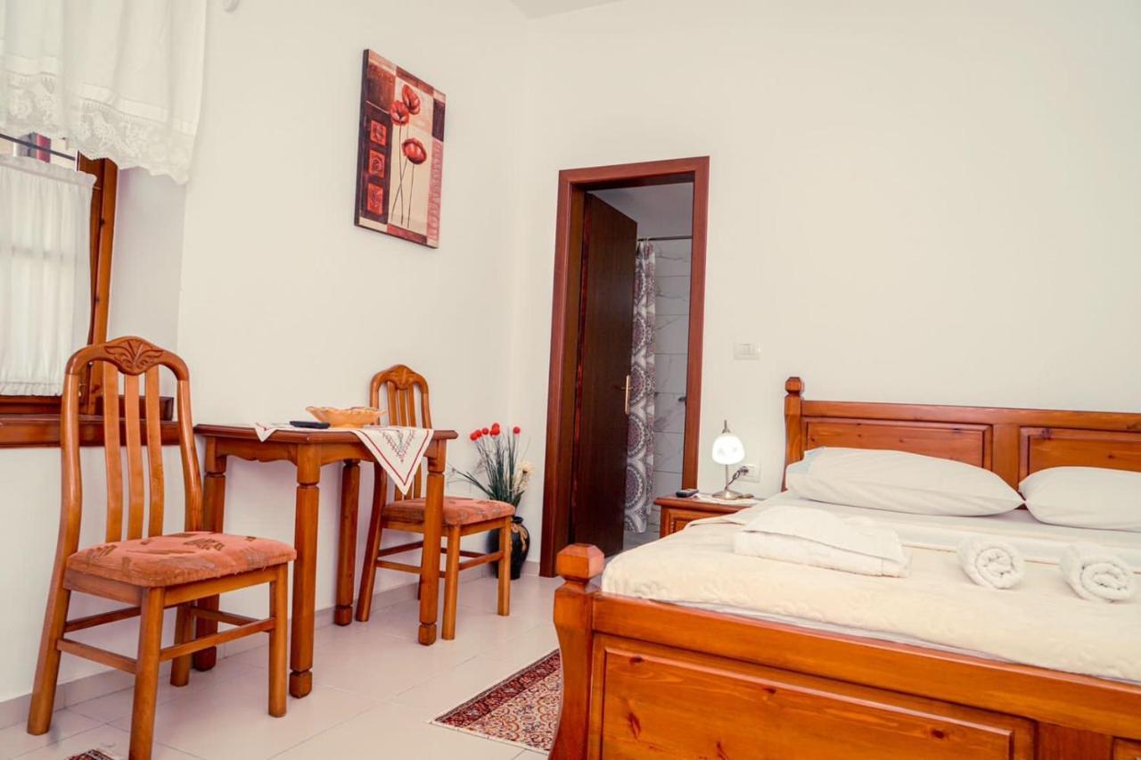 Cico Hostel &Private Room Gjirokastër المظهر الخارجي الصورة