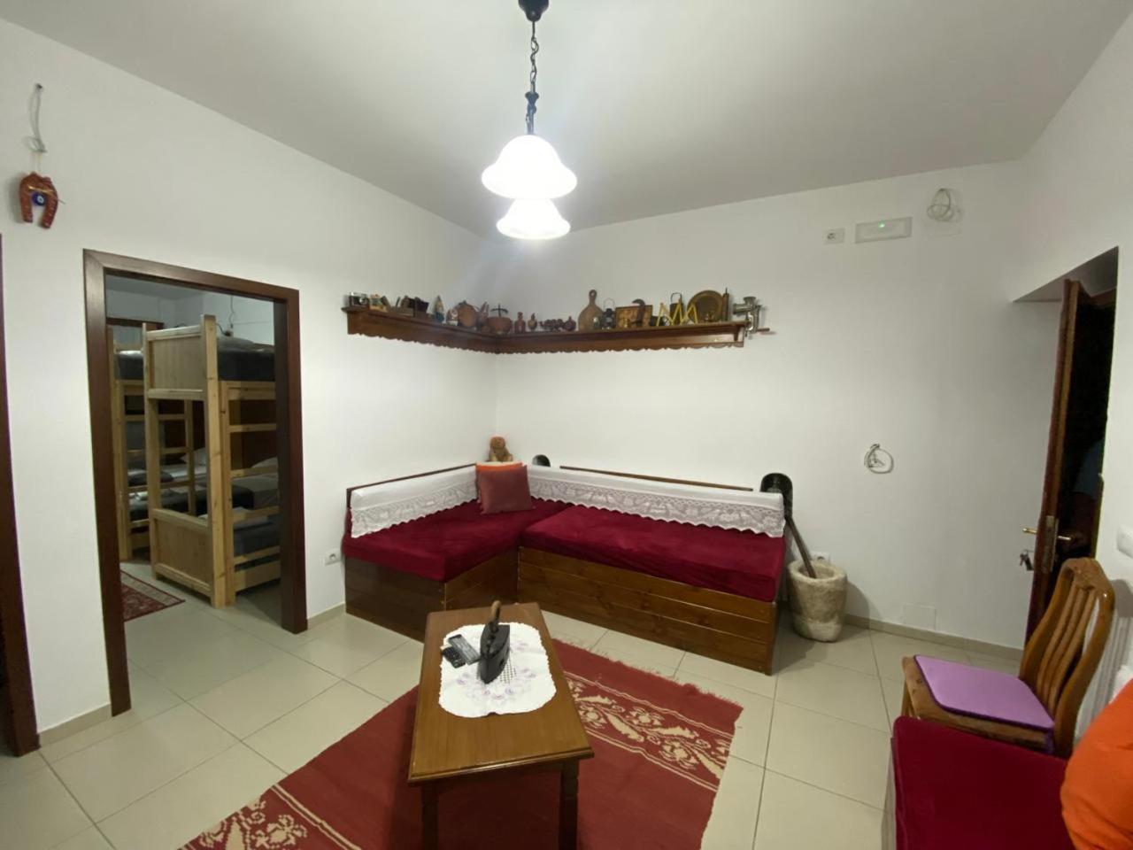 Cico Hostel &Private Room Gjirokastër المظهر الخارجي الصورة