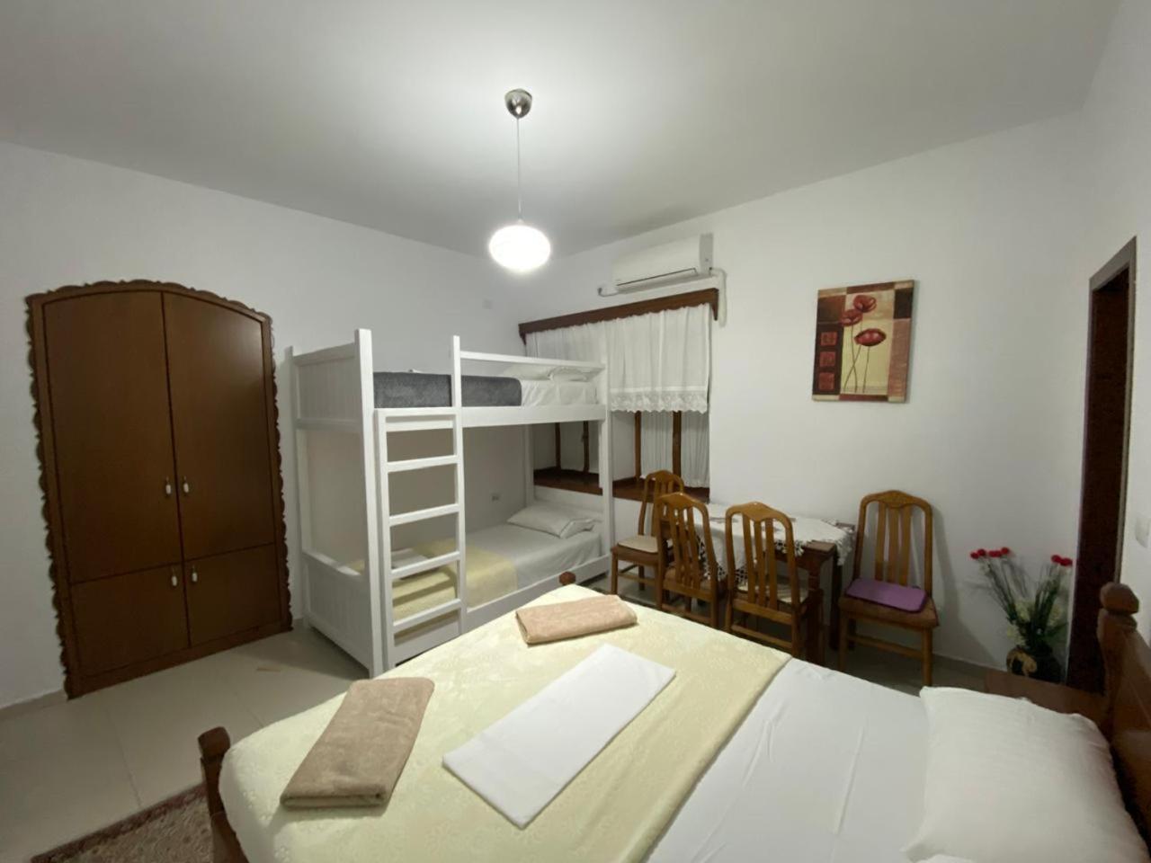 Cico Hostel &Private Room Gjirokastër المظهر الخارجي الصورة
