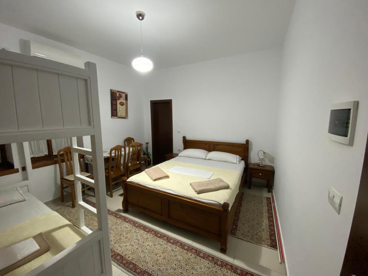 Cico Hostel &Private Room Gjirokastër المظهر الخارجي الصورة